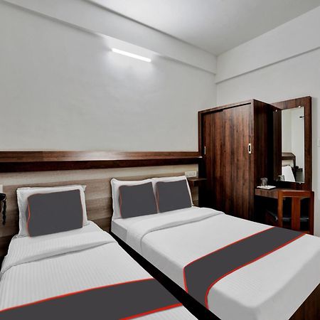 B Six Hotel Bangalore Buitenkant foto