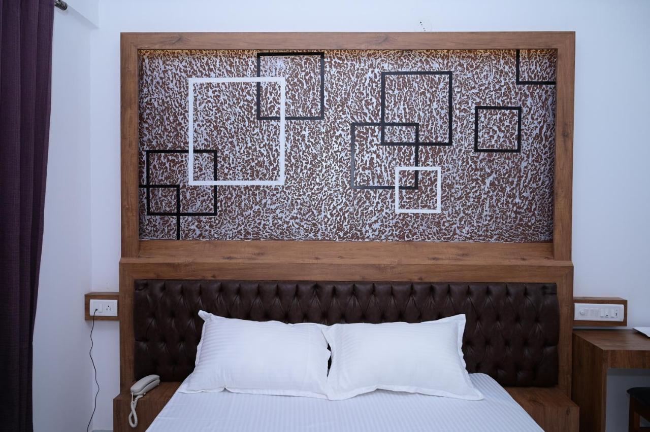 B Six Hotel Bangalore Buitenkant foto
