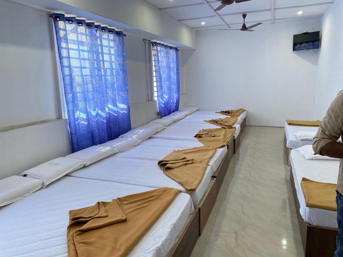 B Six Hotel Bangalore Buitenkant foto