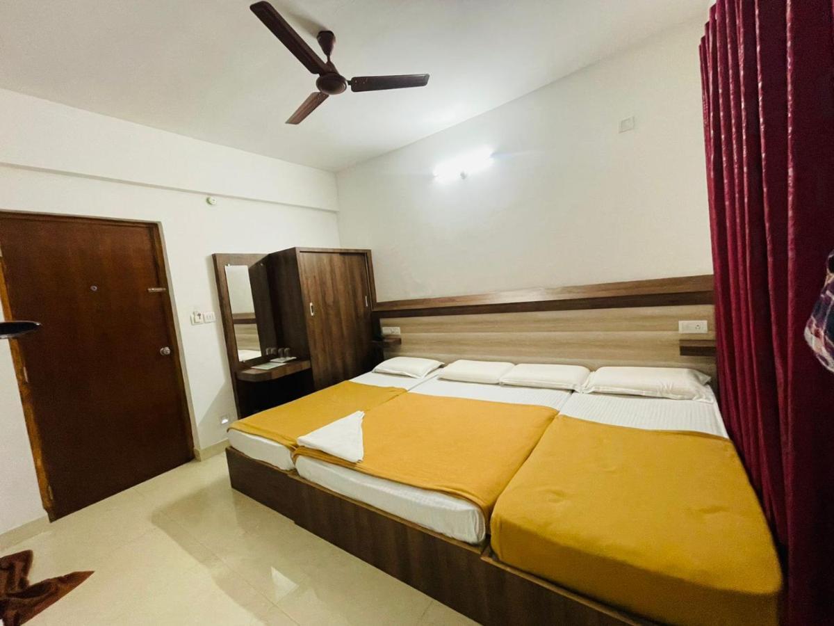 B Six Hotel Bangalore Buitenkant foto