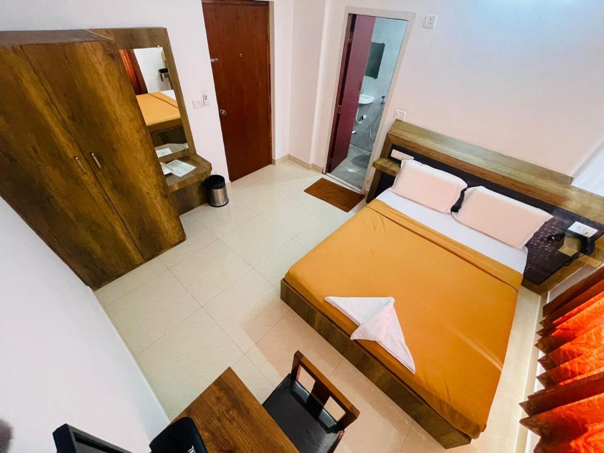 B Six Hotel Bangalore Buitenkant foto