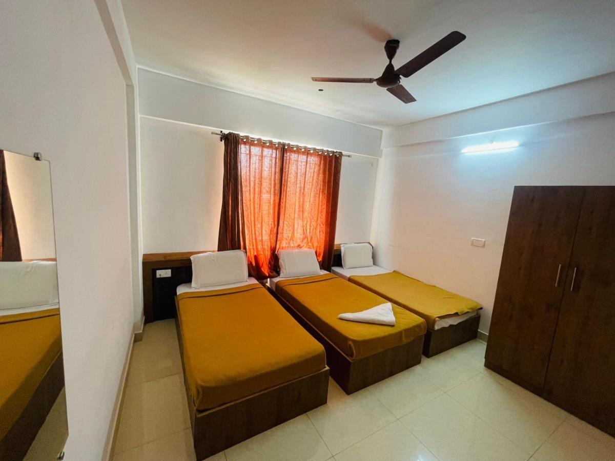 B Six Hotel Bangalore Buitenkant foto