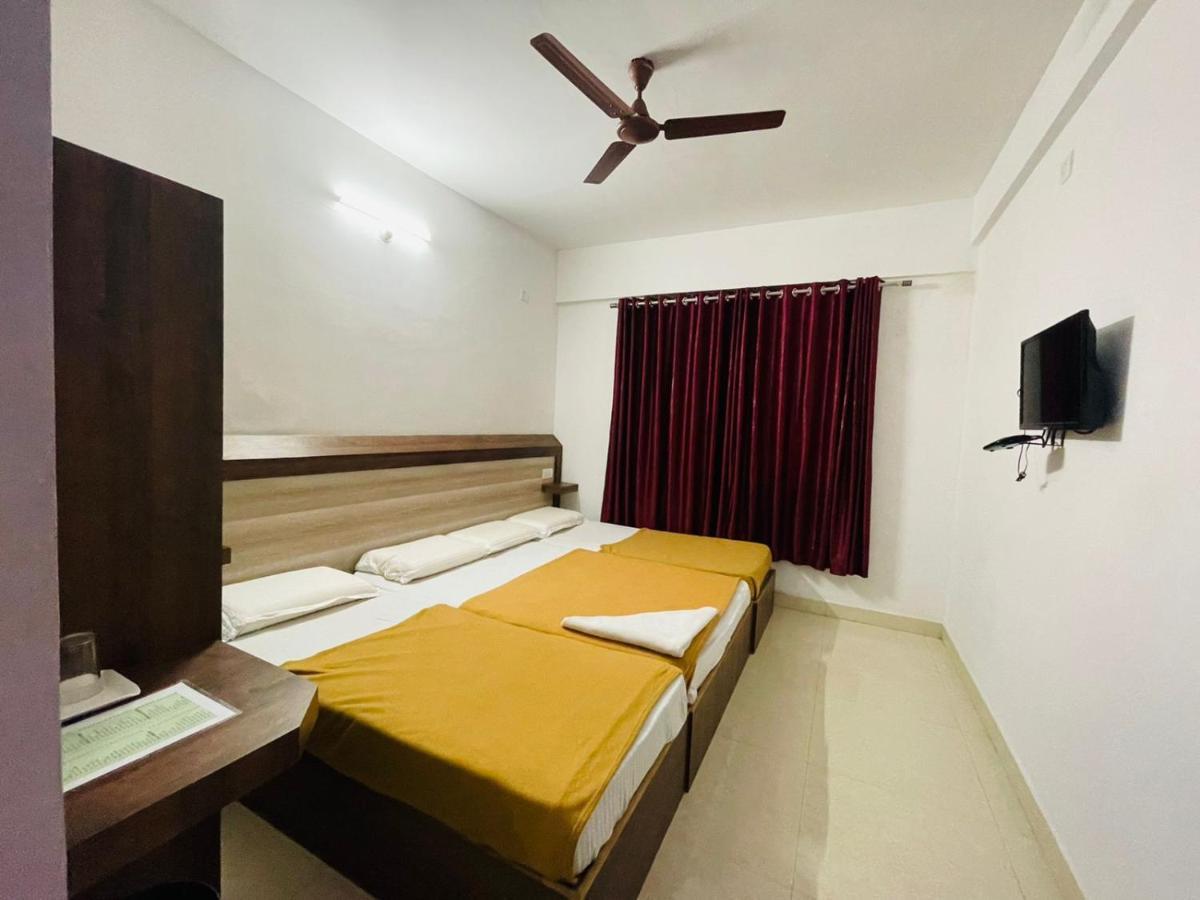 B Six Hotel Bangalore Buitenkant foto