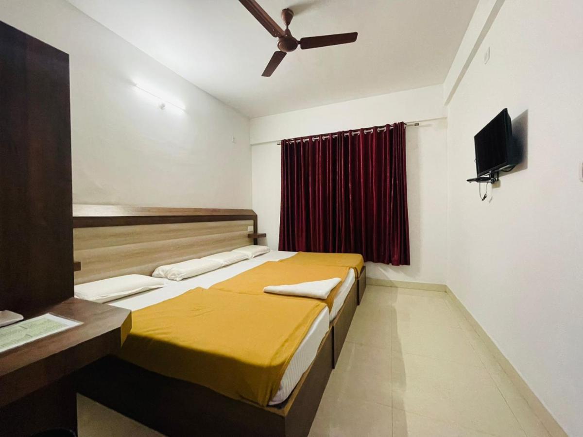B Six Hotel Bangalore Buitenkant foto