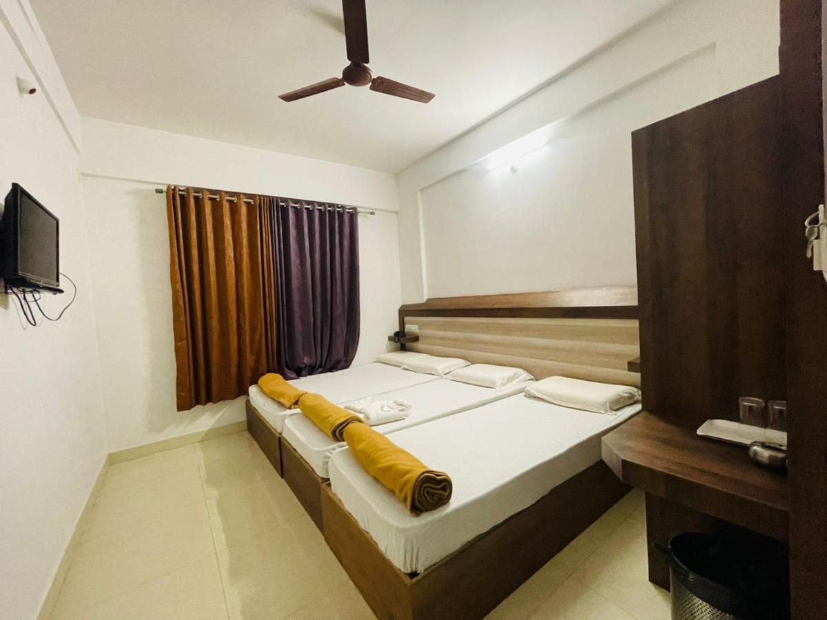 B Six Hotel Bangalore Buitenkant foto