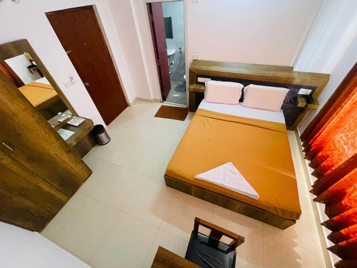 B Six Hotel Bangalore Buitenkant foto