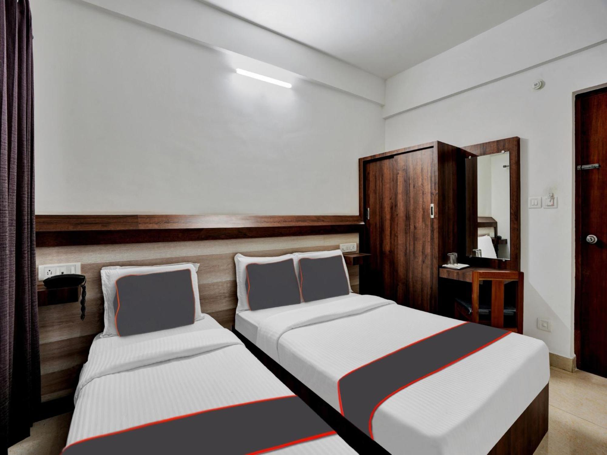 B Six Hotel Bangalore Buitenkant foto