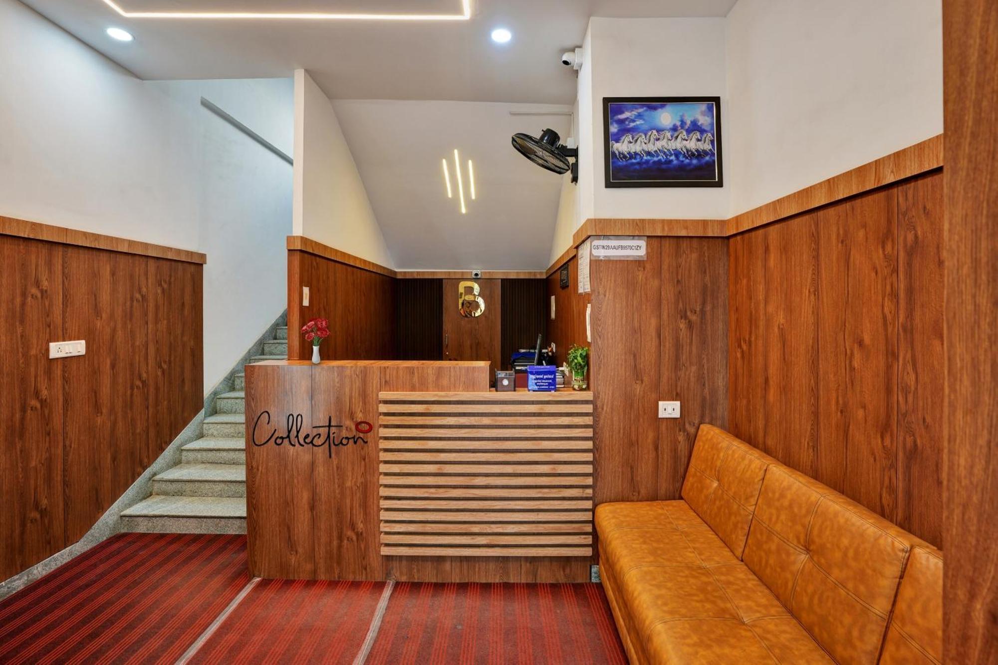 B Six Hotel Bangalore Buitenkant foto
