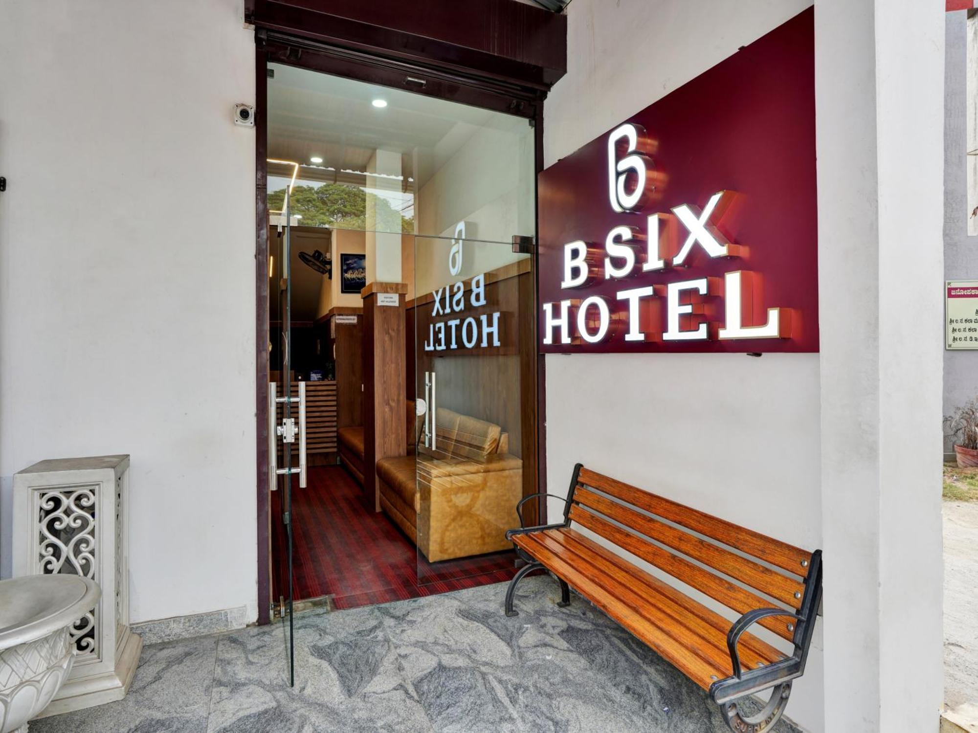 B Six Hotel Bangalore Buitenkant foto