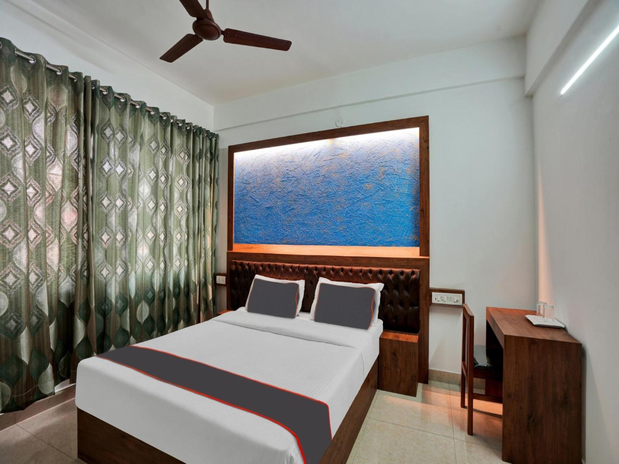 B Six Hotel Bangalore Buitenkant foto