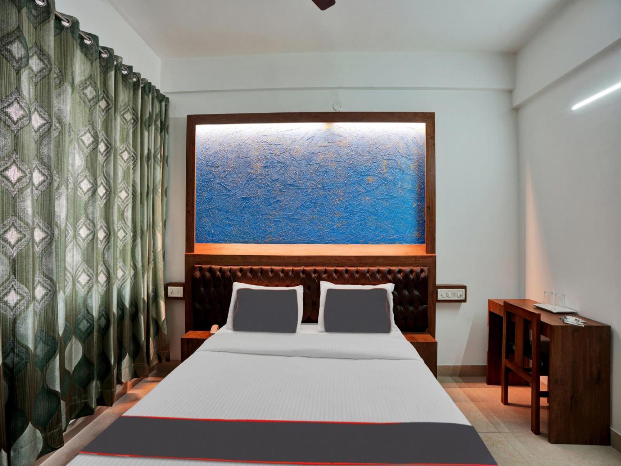 B Six Hotel Bangalore Buitenkant foto