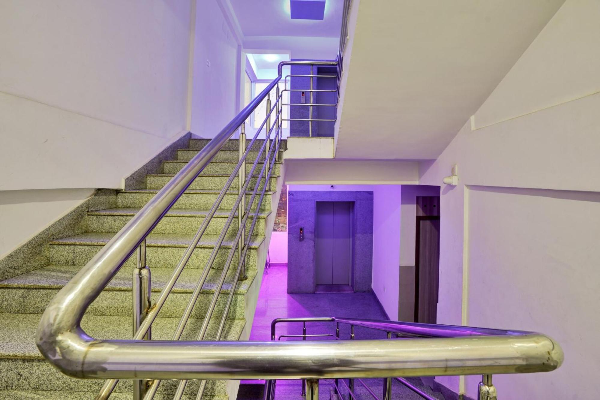 B Six Hotel Bangalore Buitenkant foto