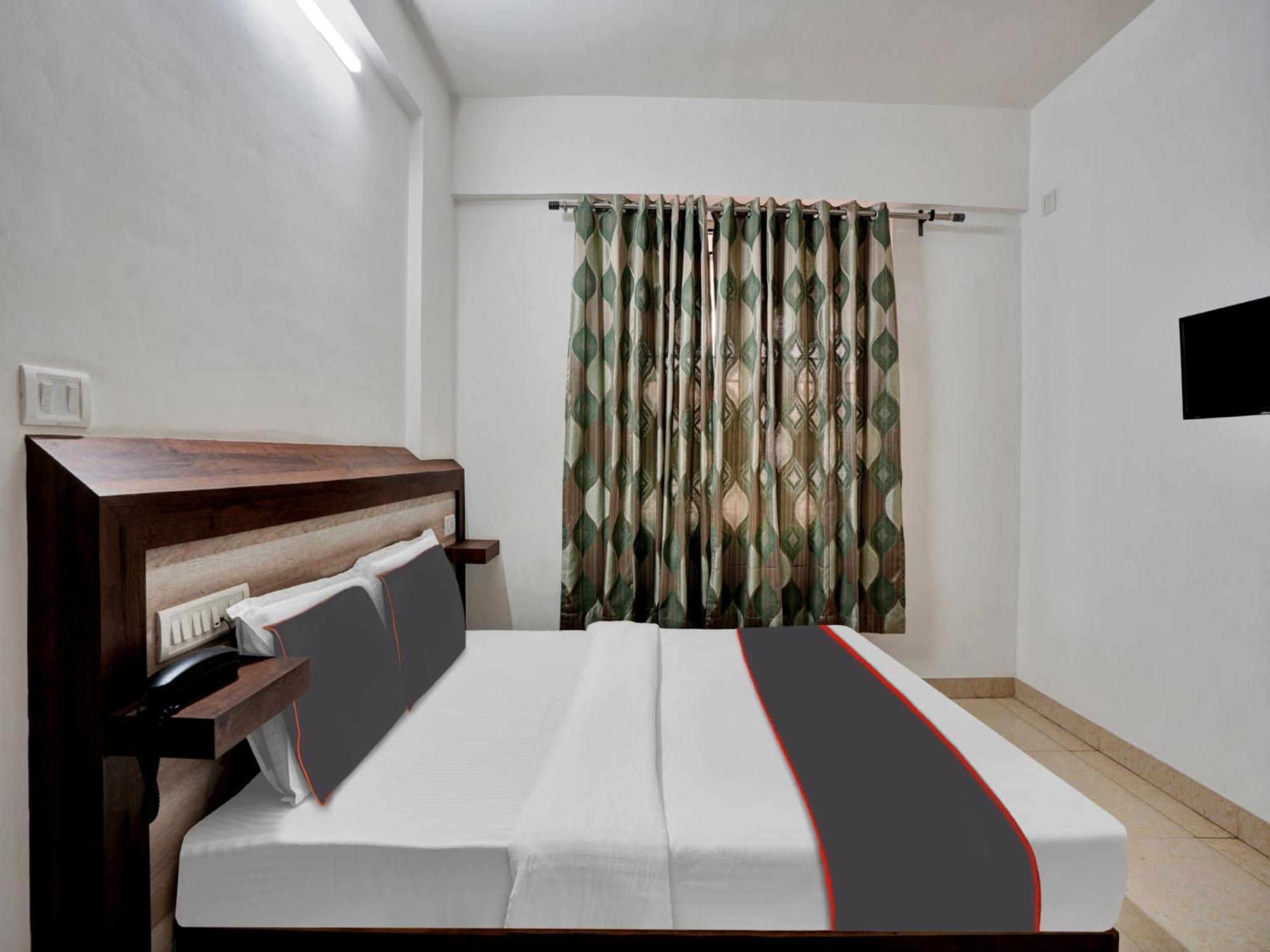 B Six Hotel Bangalore Buitenkant foto