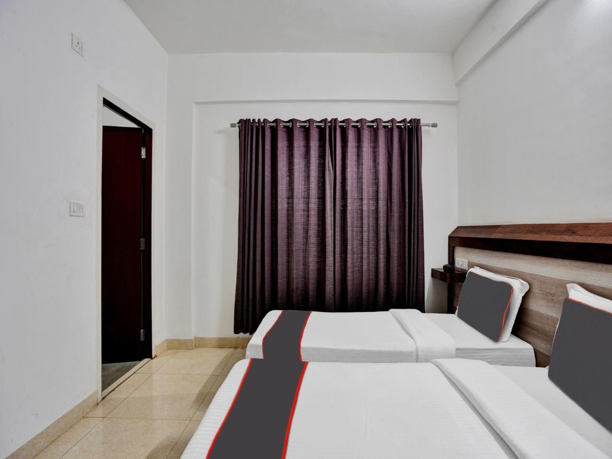 B Six Hotel Bangalore Buitenkant foto