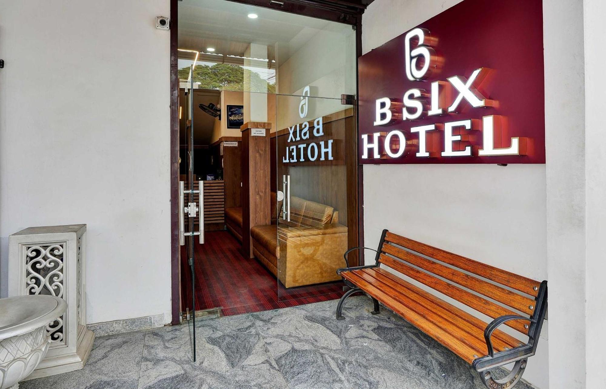 B Six Hotel Bangalore Buitenkant foto